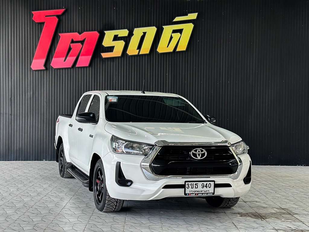 Toyota Revo สี่ประตูเตี้ย AT 2.4 Entry 2022 3ขธ 940
