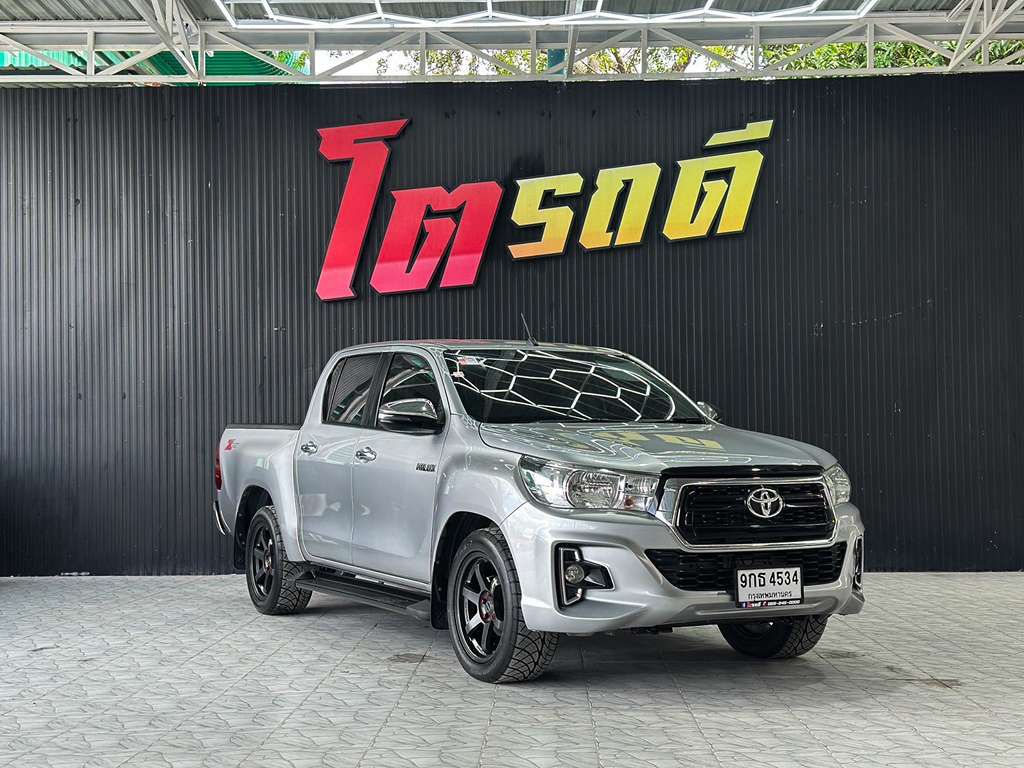 Toyota Revo สี่ประตูเตี้ย MT 2.4 E 2019 9กธ 4534