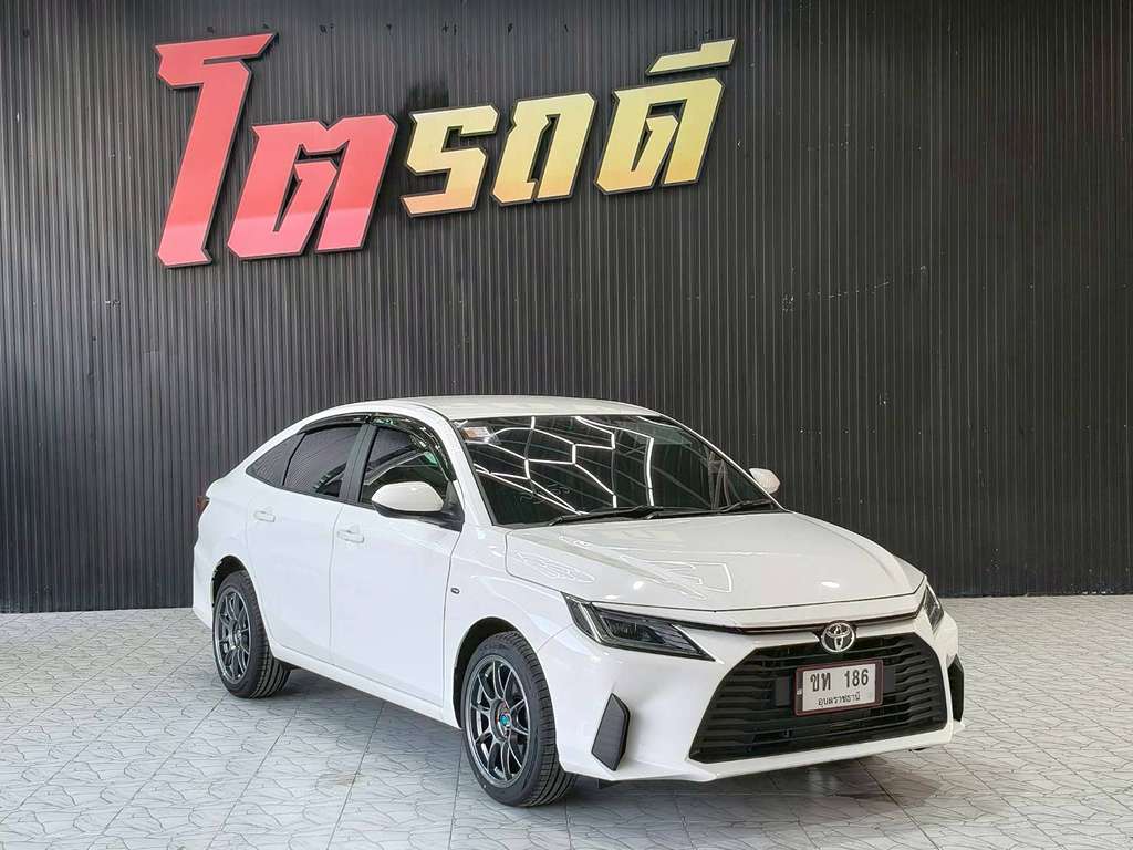 Toyota YARIS ATIV AT 1.2 SAMART 2025 ทะเบียนรถ : ขท 186