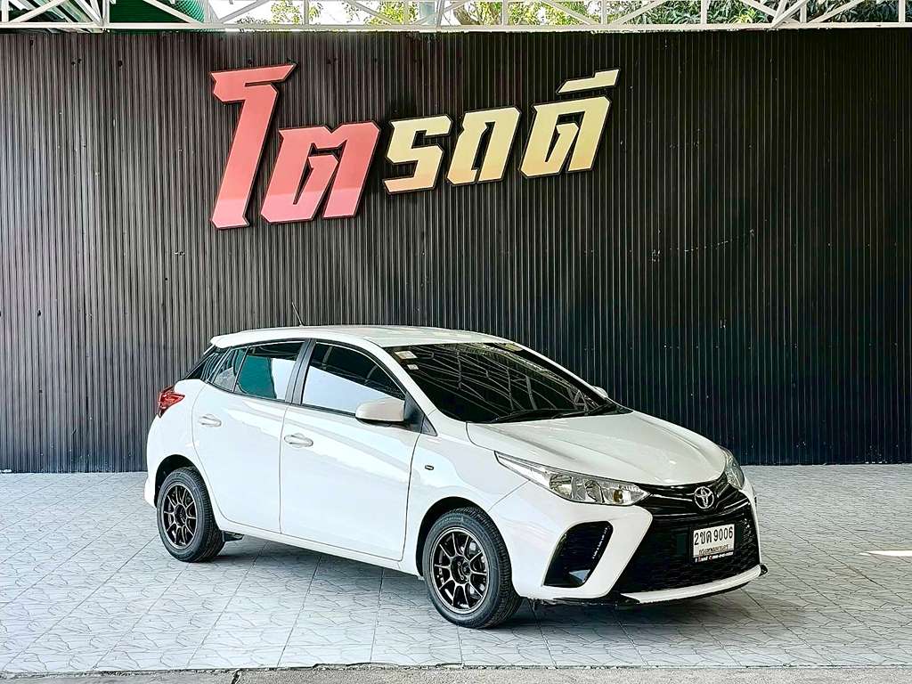 Toyota YARIS AT 1.2 ENTRY 2021  2ขต 9006