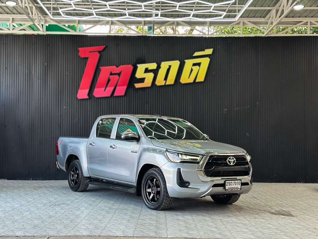 Toyota Revo สี่ประตูเตี้ย AT 2.4 MID 2022  2ขถ 7010