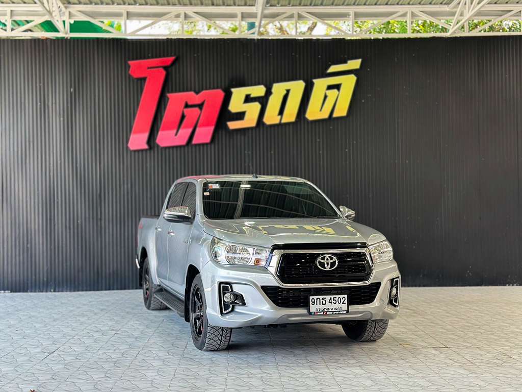 Toyota Revo สี่ประตูเตี้ย MT 2.4 E 2019  9กธ 4502