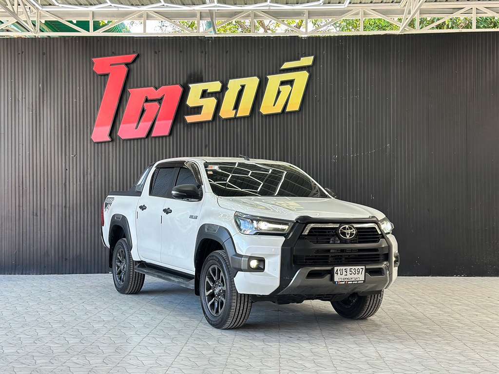 Toyota Revo สี่ประตูสูง AT 2.4 Rocco 2023  4ขฐ 5397
