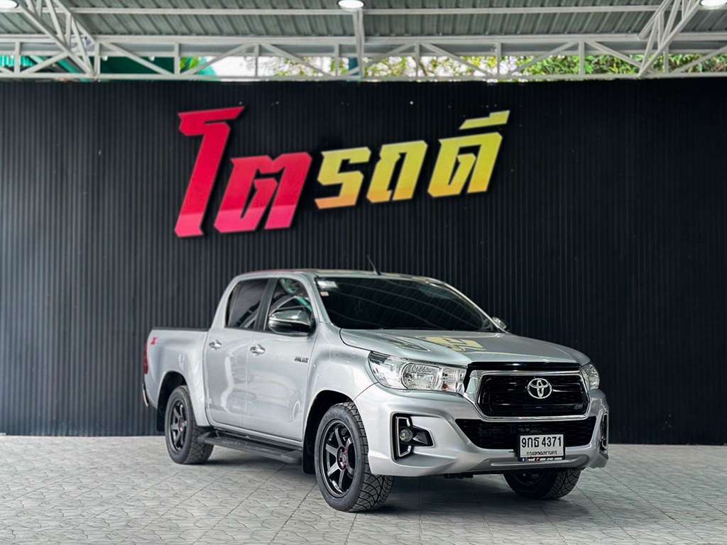 Toyota Revo สี่ประตูเตี้ย MT 2.4 E 2019  9กธ 4371