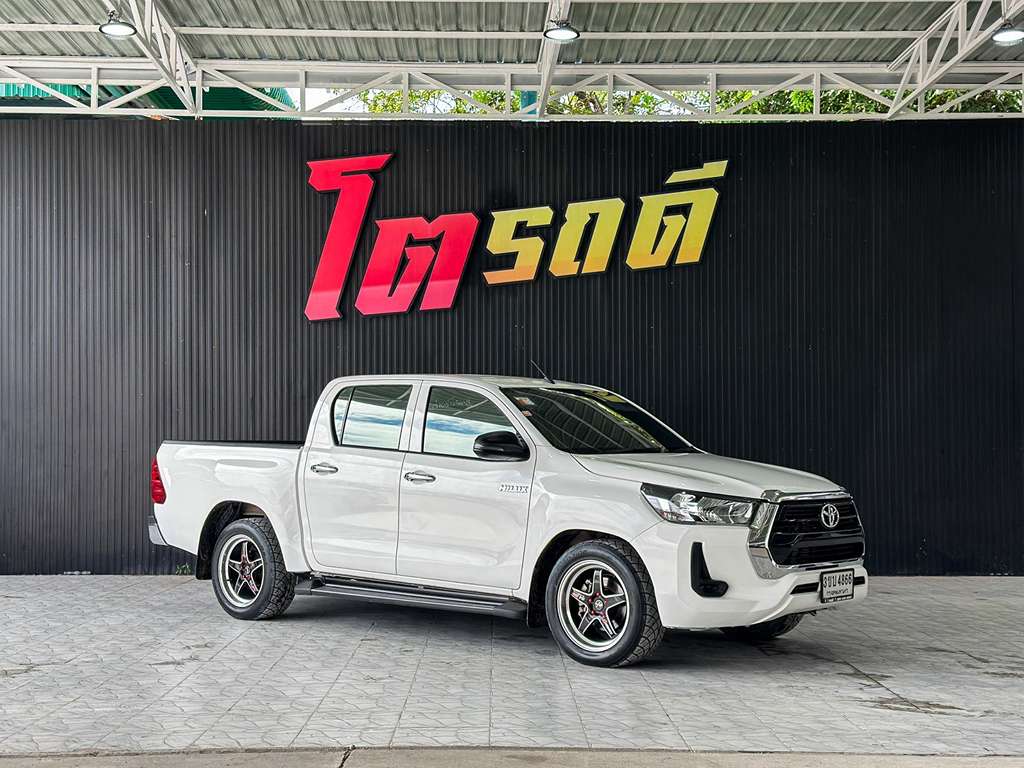 Toyota Revo สี่ประตูเตี้ย AT 2.4 Entry 2022 3ขบ 4866 กทม