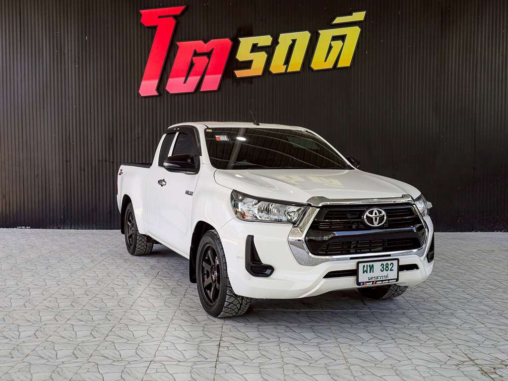 Toyota Revo แคปเตี้ย MT 2.4 Entry 2023  ผท 382 นครสวรรค์