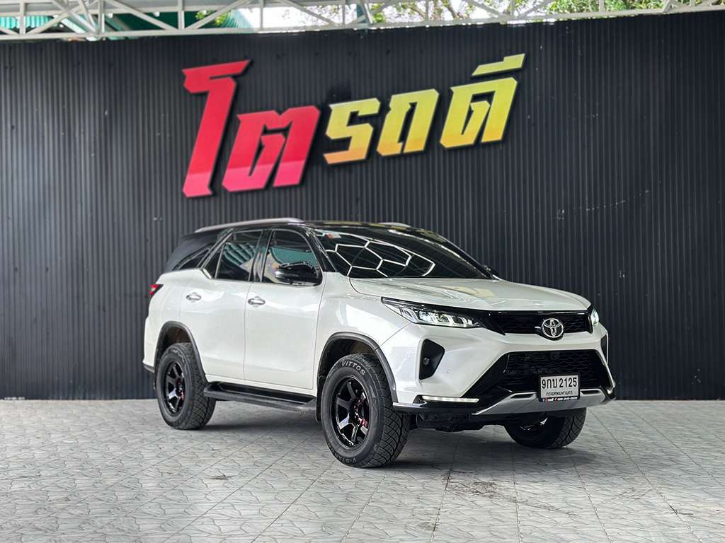 Toyota Fortuner AT 2.4 Legender  9กบ 2125