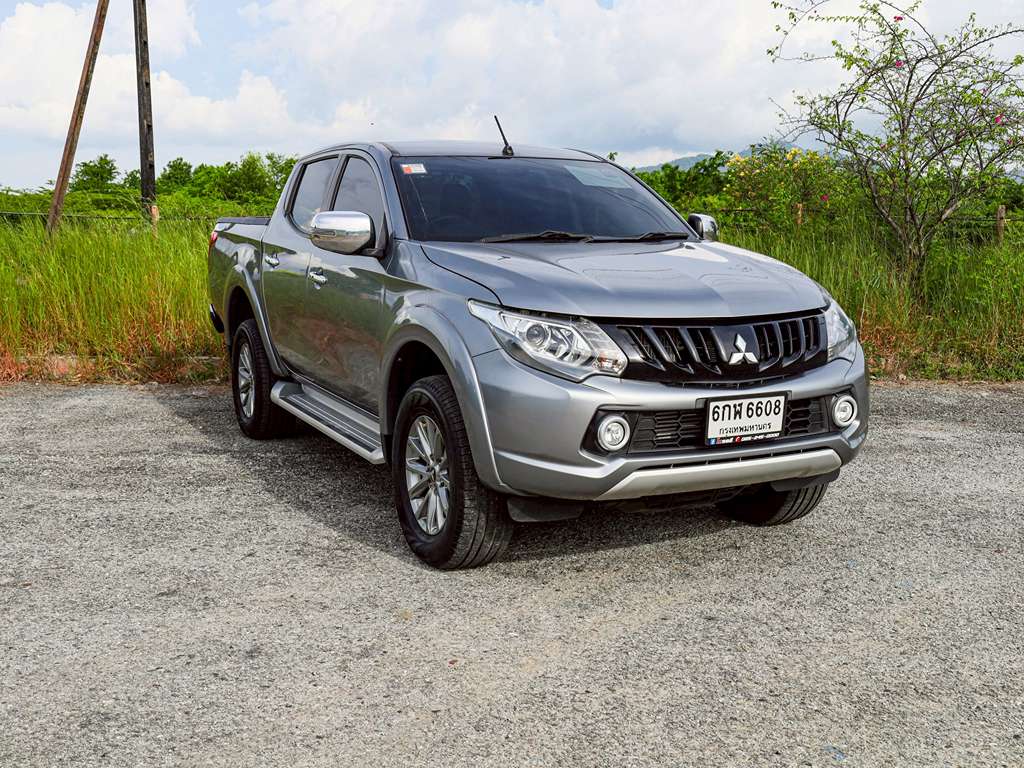 Mitsubishi Triton สี่ประตูสูง AT 2.5 GLS 2017 6กฬ 6608 กทม