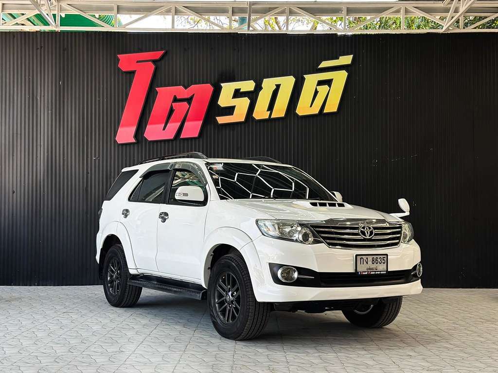 Toyota Fortuner AT 2.5 V**ไมล์ไม่แท้ 2015 ทะเบียนรถ : กง 8635