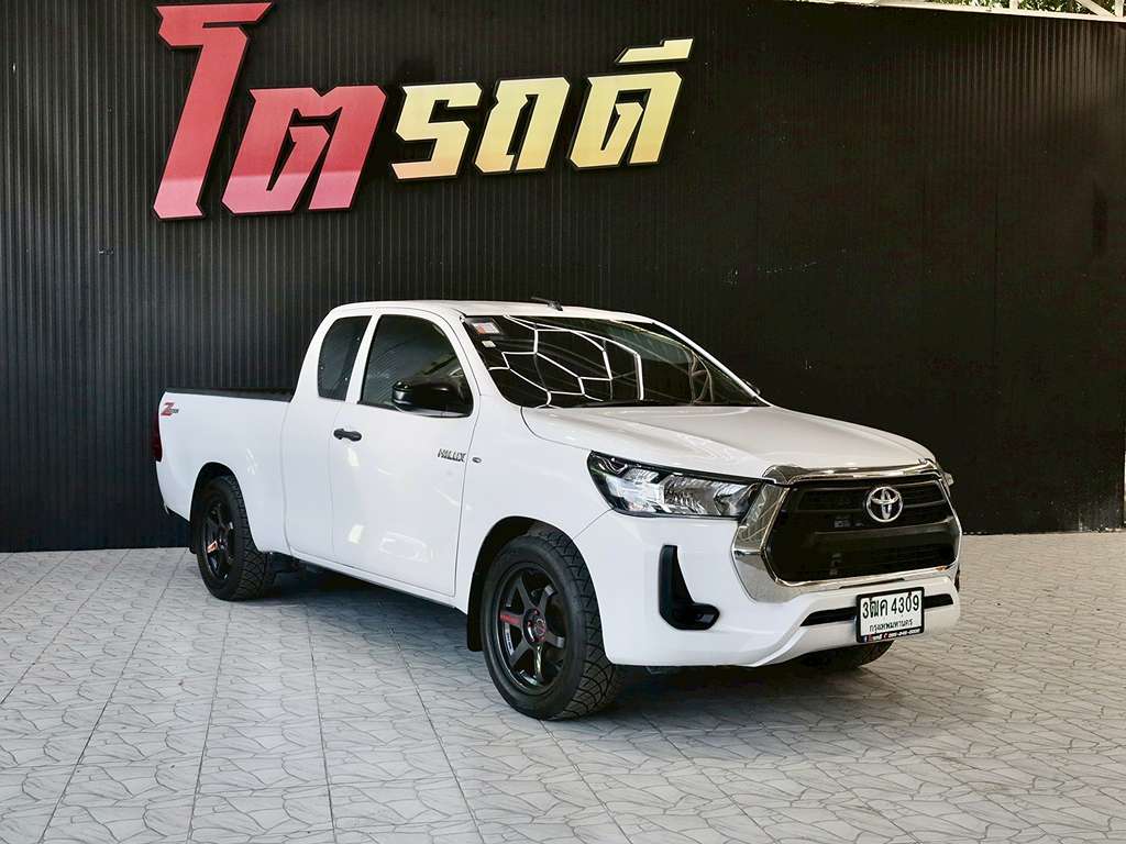 Toyota ไมล์ไม่แท้ REVO CAB เตี้ย AT 2.4 MID 2020 ทะเบียนรถ 3ฒค 4309 กทม