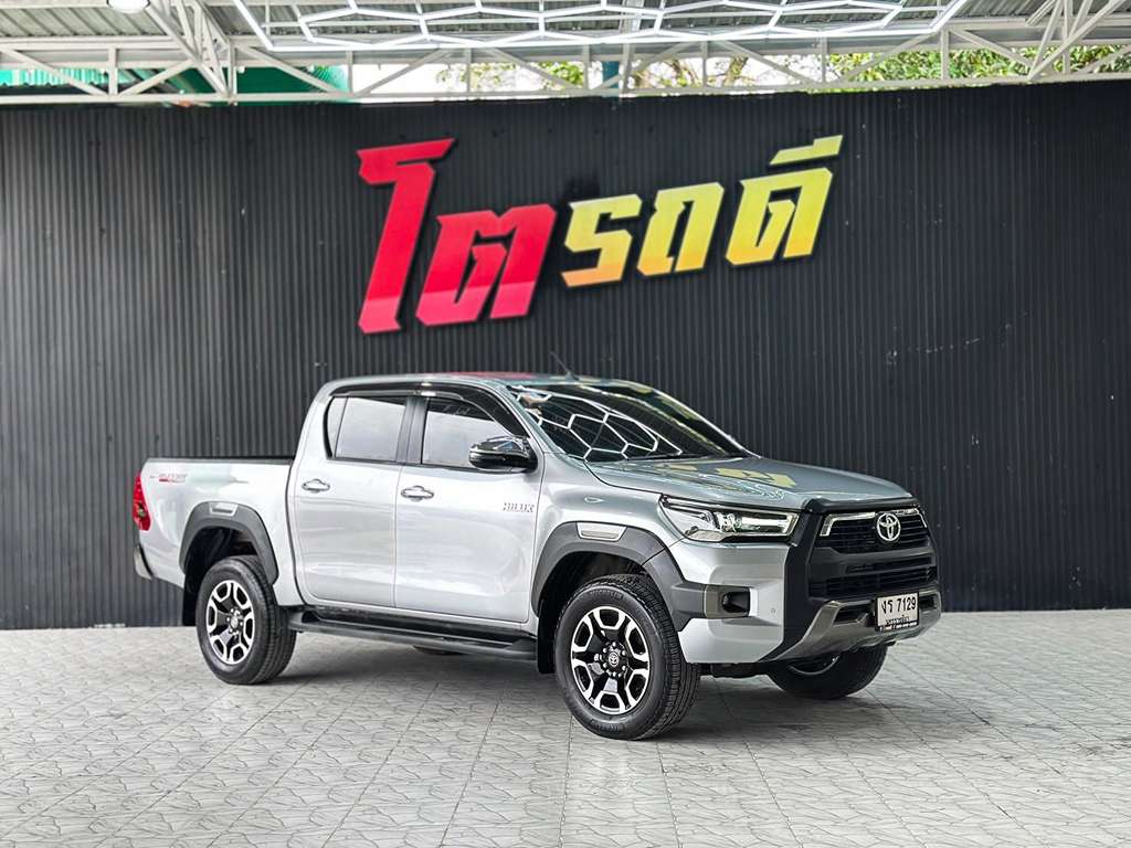 Toyota Revo สี่ประตูสูง AT 2.4 2023 งร 7129