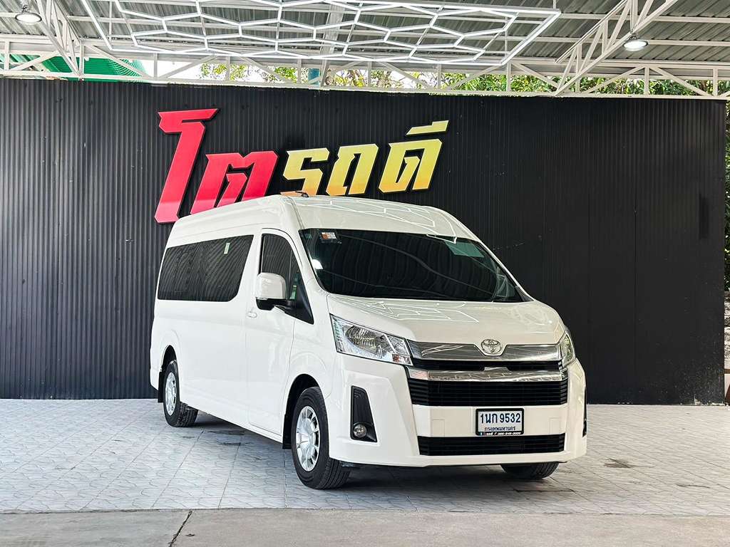 Toyota Commuter MT 2.8 2020 ระบบเกียร์ : เกียร์ธรรมดา ทะเบียนรถ : 1นก 9532