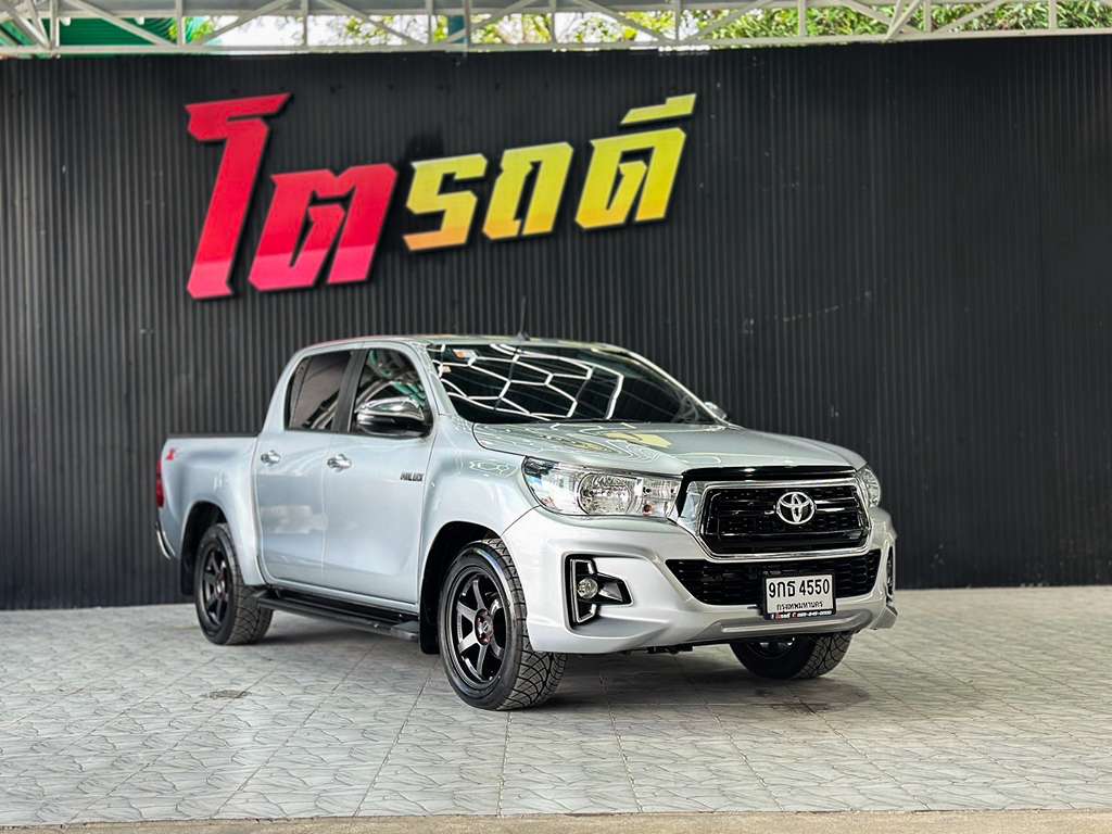 Toyota Revo สี่ประตูเตี้ย MT 2.4 E 2019  9กธ 4550