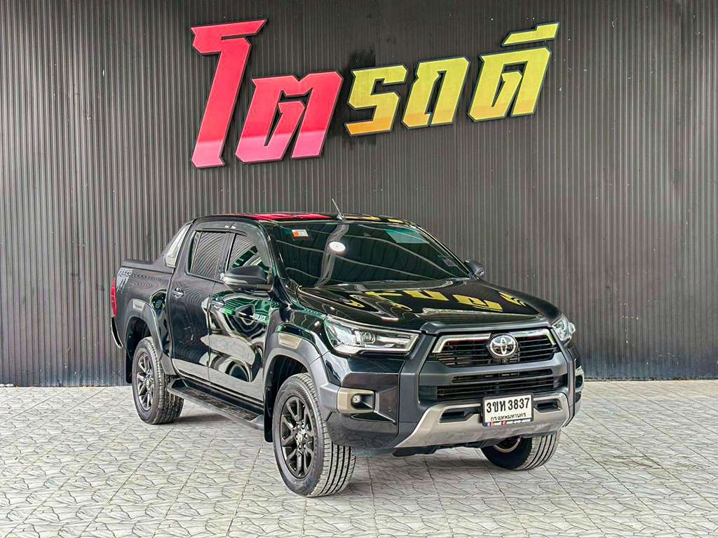 Toyota Revo สี่ประตูสูง AT 2.4 Rocco 2022 3ขห 3837